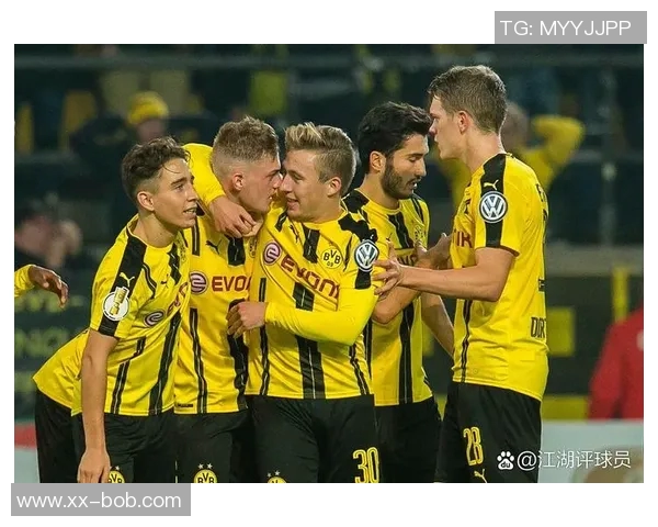 德天空报道多特蒙德后卫菲利波马内伤情严重赛后几乎无法走楼梯引发关注